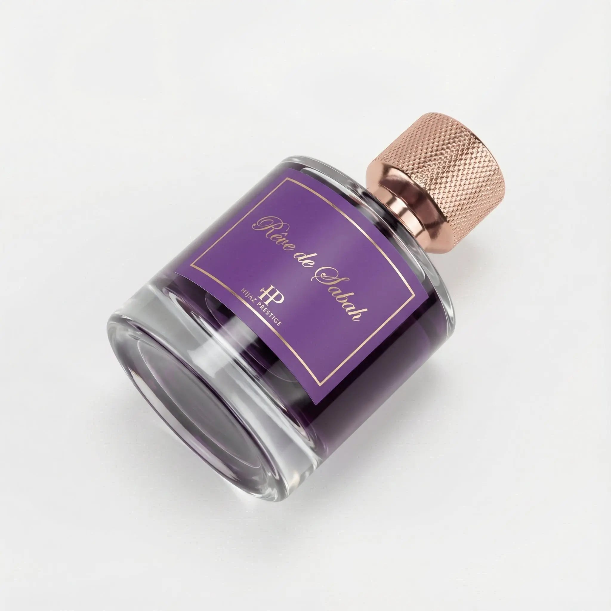 Vue de profil flacon parfum luxe doré Rêve de Sabah 50ml sur fond blanc Hijaz Parfum