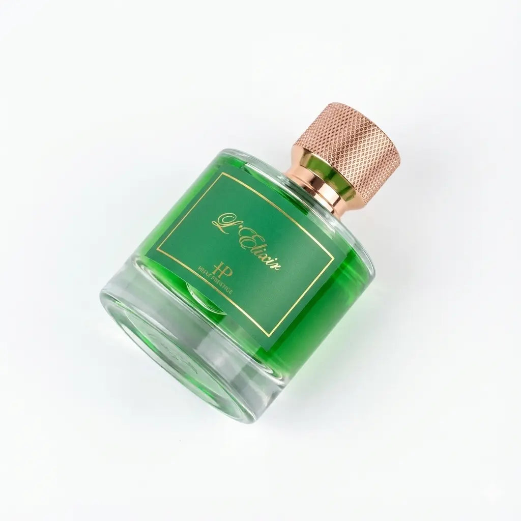 Vue de profil flacon parfum potion envoûtante L'Elixir 50ml sur fond blanc Hijaz Parfum