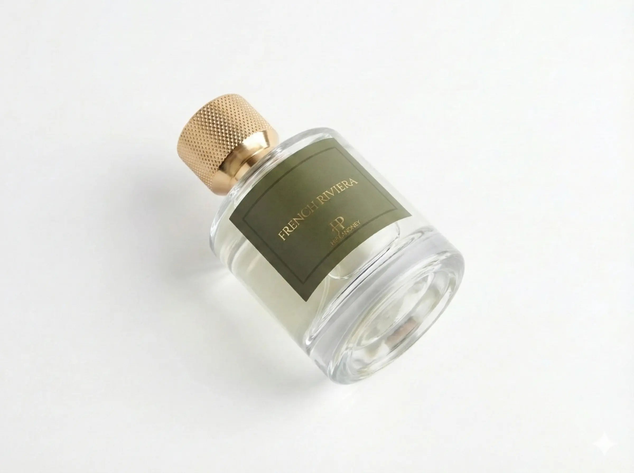 Vue de profil flacon parfum frais et solaire French Rivera 50ml sur fond blanc Hijaz Parfum