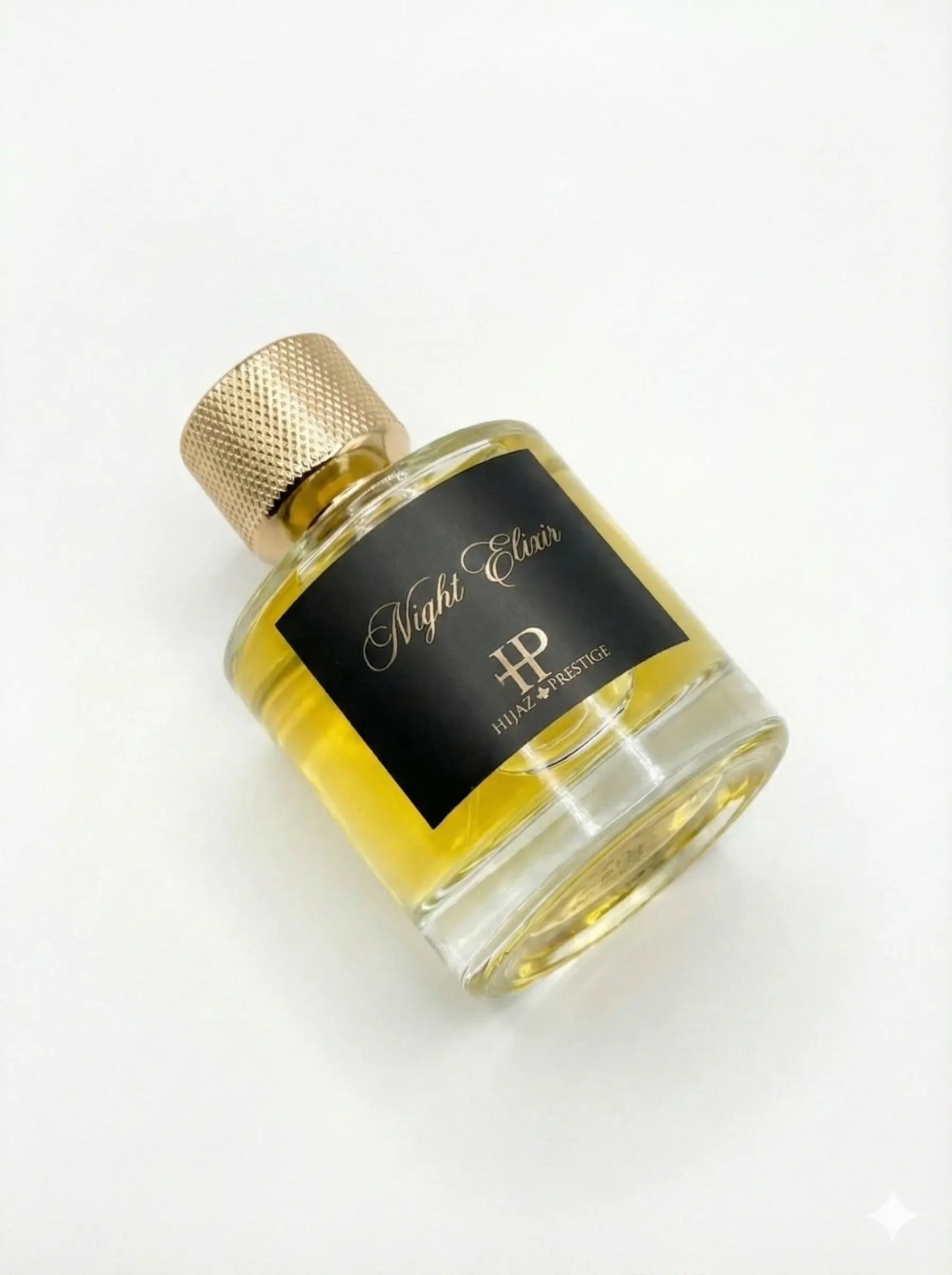 Vue de profil flacon parfum mystérieux Night Elixir 50ml sur fond blanc Hijaz Parfum